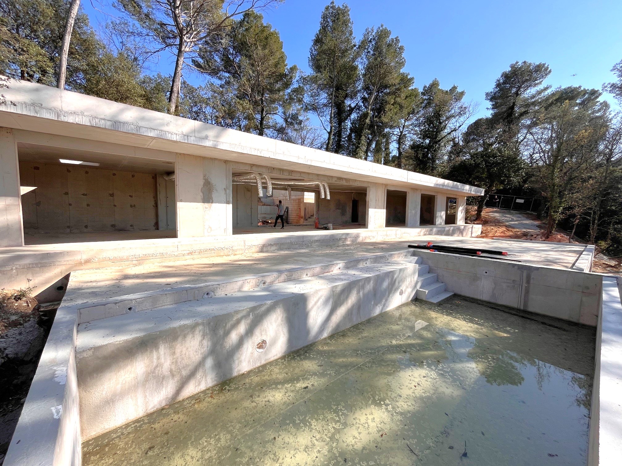 Construction d’une villa d’architecte en voile béton dans le golf de barbaroux à Brignoles