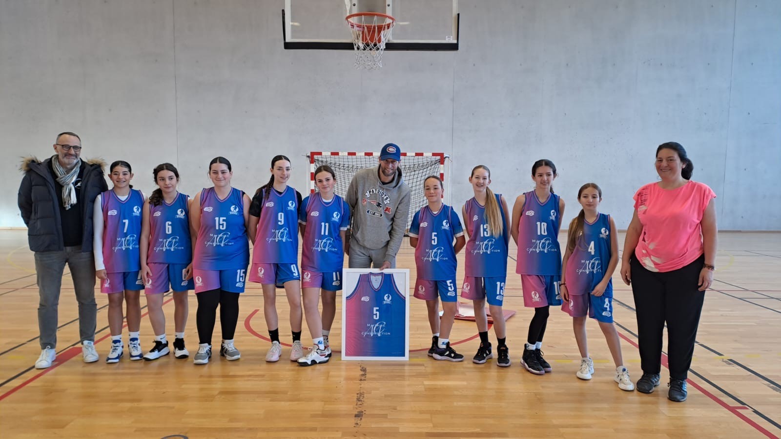 Maitrise et Construction soutient l’équipe de basket féminine U15 de Coudoux la fare les oliviers